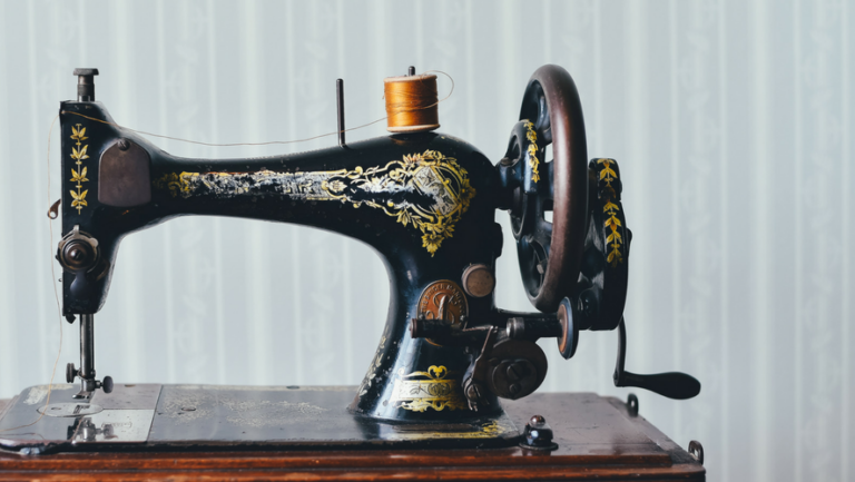 Who Invented The Sewing Machine In The Industrial Revolution?